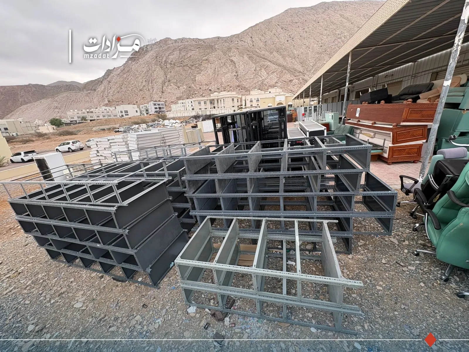 12-Metal shelves + network cabinets + metal storage boxes - 3