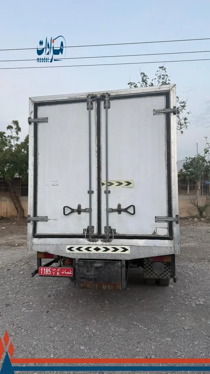 Mitsubishi Refrigerator Truck - 4