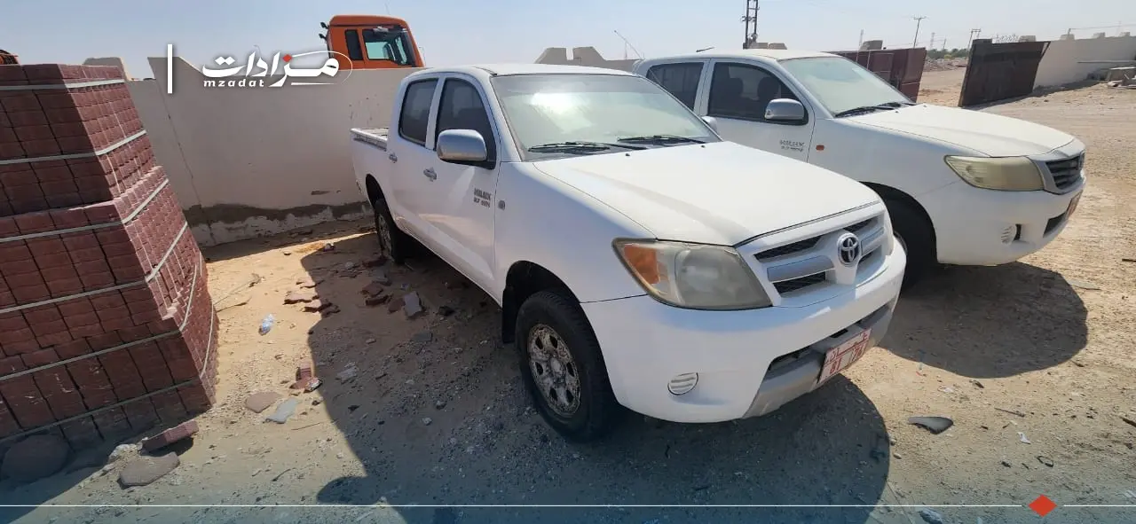 2- Toyota Hilux Double Cabin 4×4 Pickup - 3