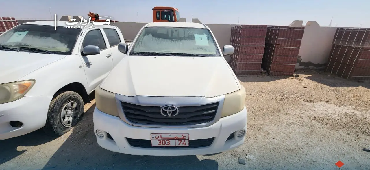 1- Toyota Hilux Double Cabin 4×4 Pickup - 3
