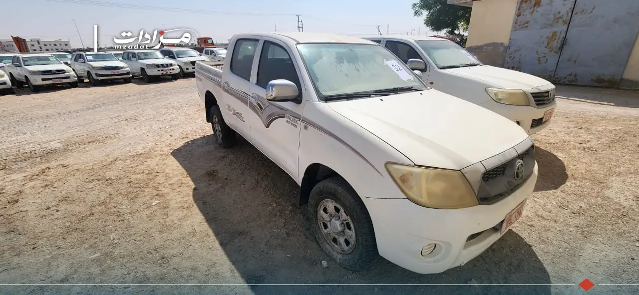 32- Toyota Hilux Double Cabin 4×4 Pickup - 3