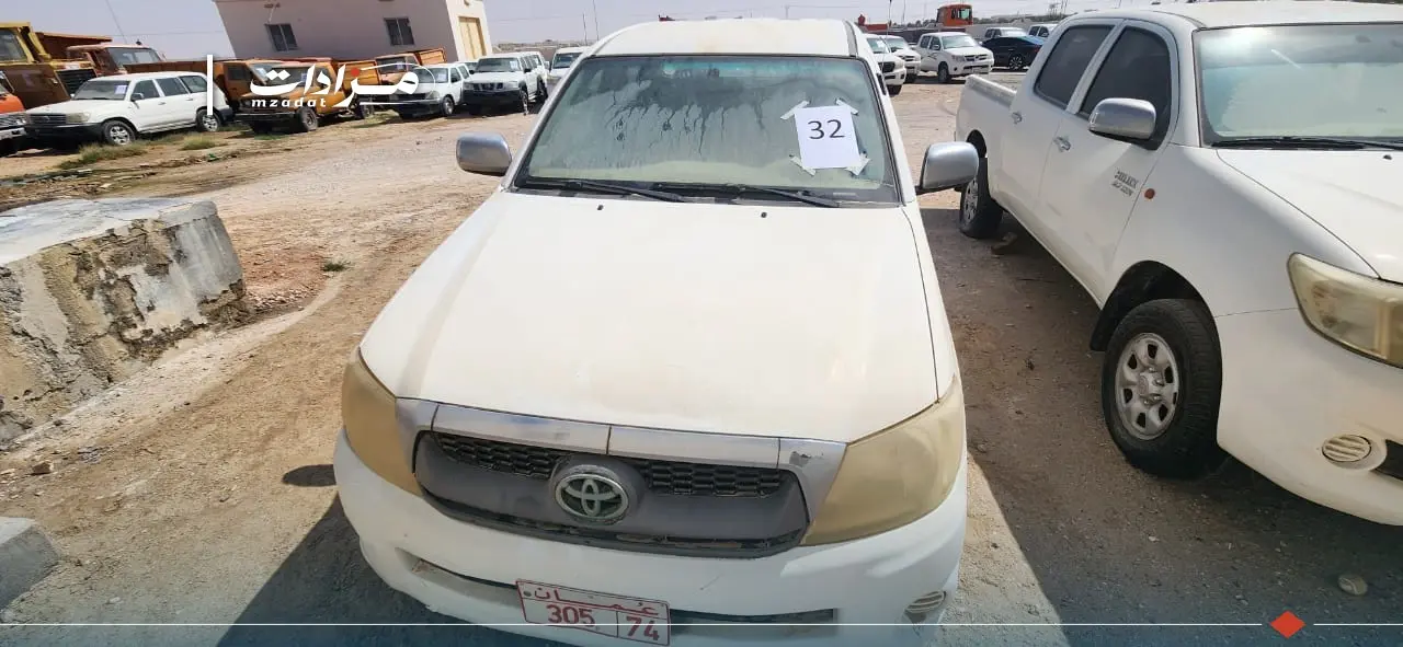 32- Toyota Hilux Double Cabin 4×4 Pickup - 2