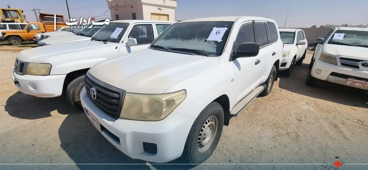 6- Toyota Land Cruiser Station - 2