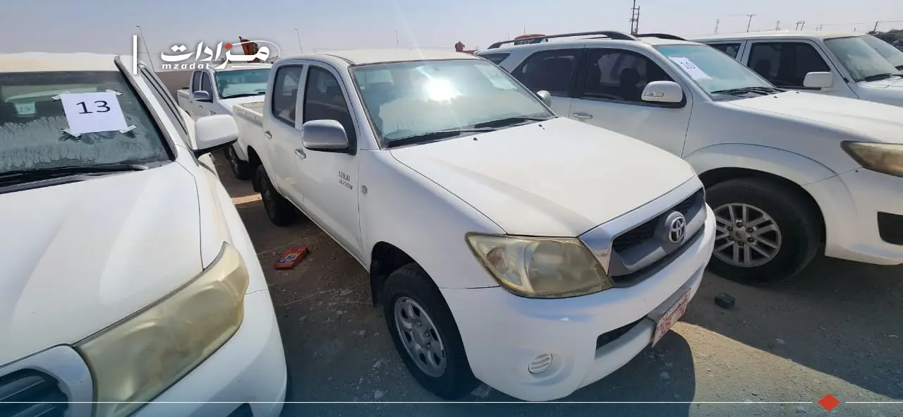 12- Toyota Hilux Double Cabin 4×4 Pickup - 3