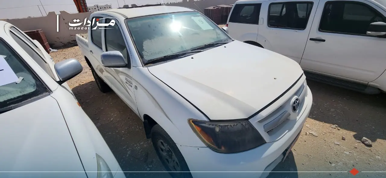 9- Toyota Hilux Double Cabin 4×4 Pickup - 2