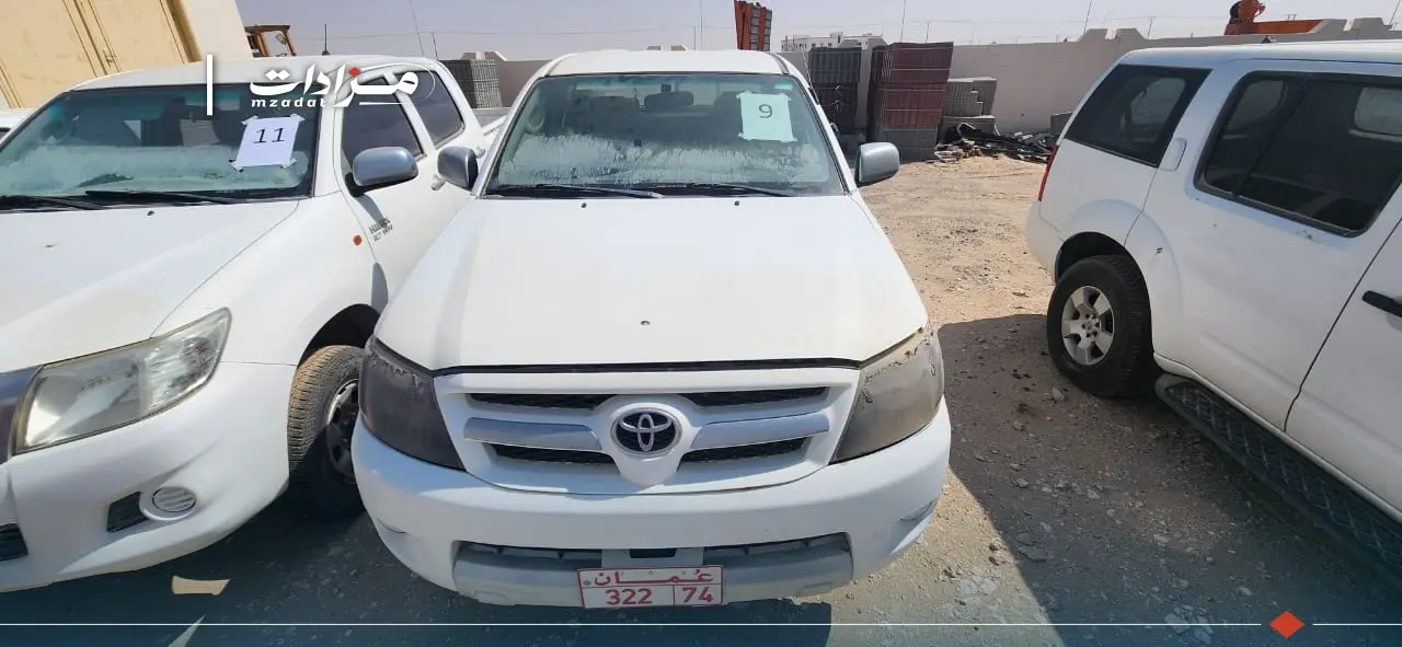 9- Toyota Hilux Double Cabin 4×4 Pickup - 3