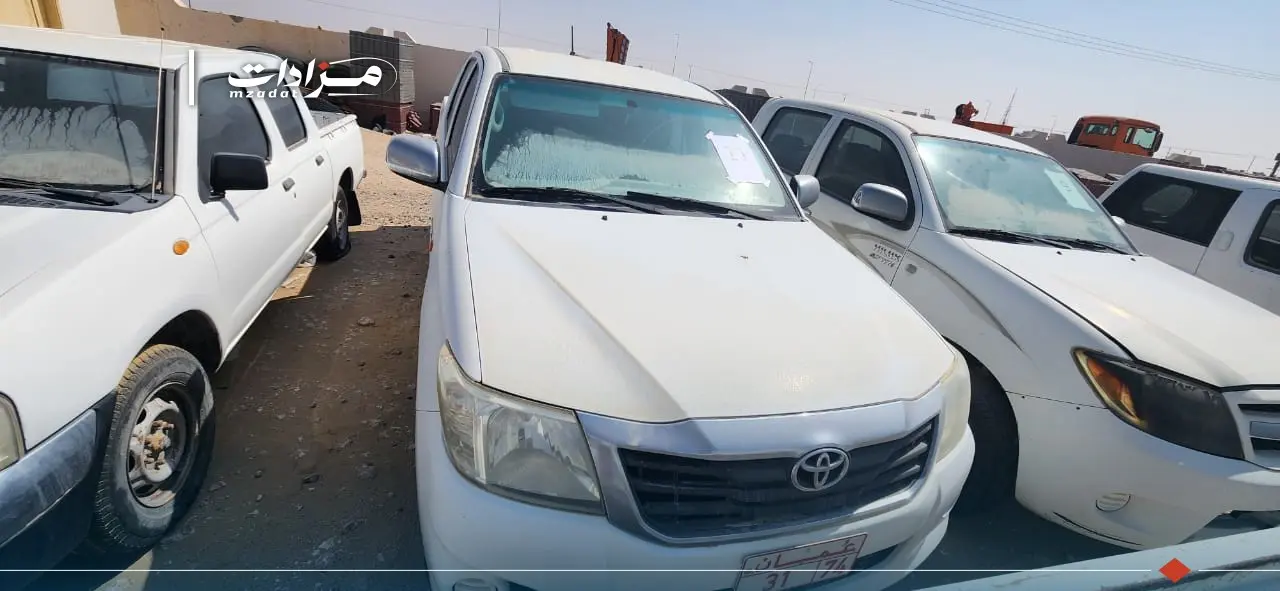 11- Toyota Hilux Double Cabin 4×4 Pickup - 3