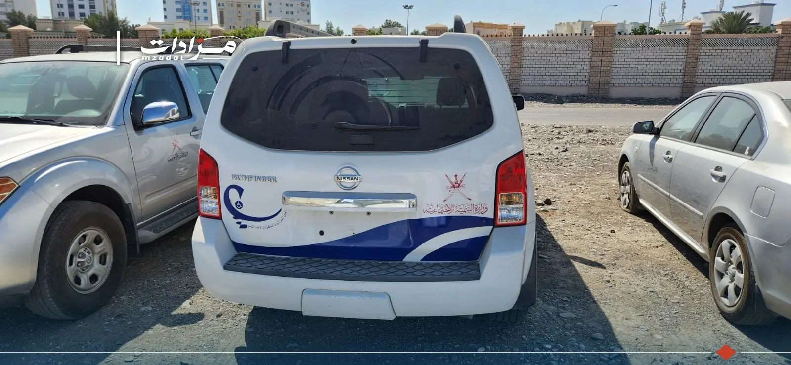 2- Nissan Pathfinder - 2