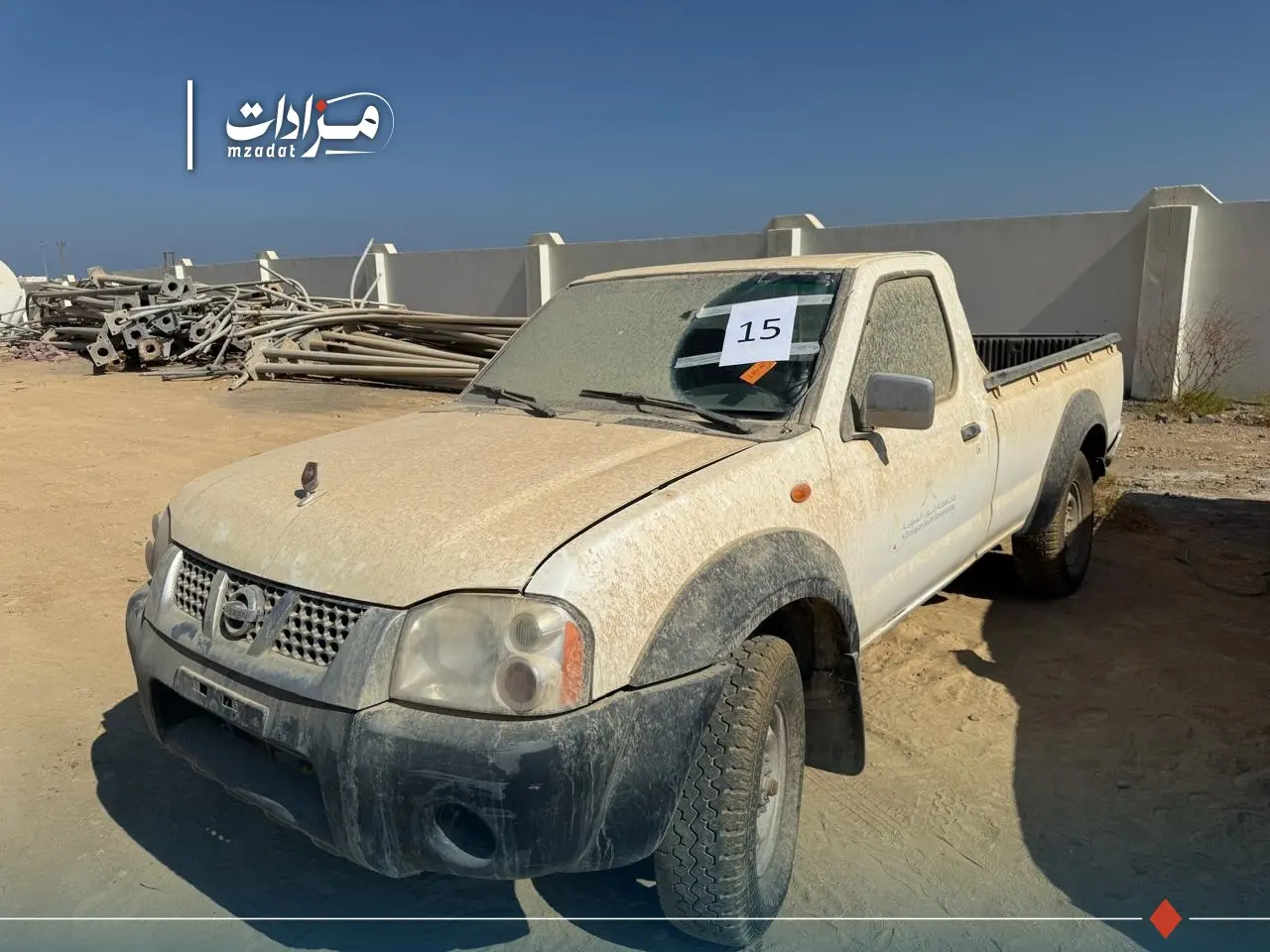 15-Nissan Pickup - 3