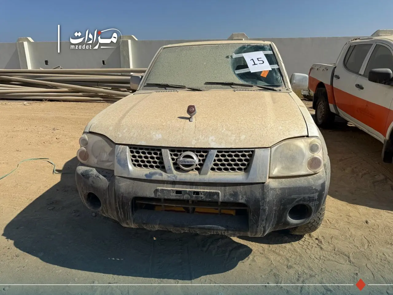 15-Nissan Pickup - 4