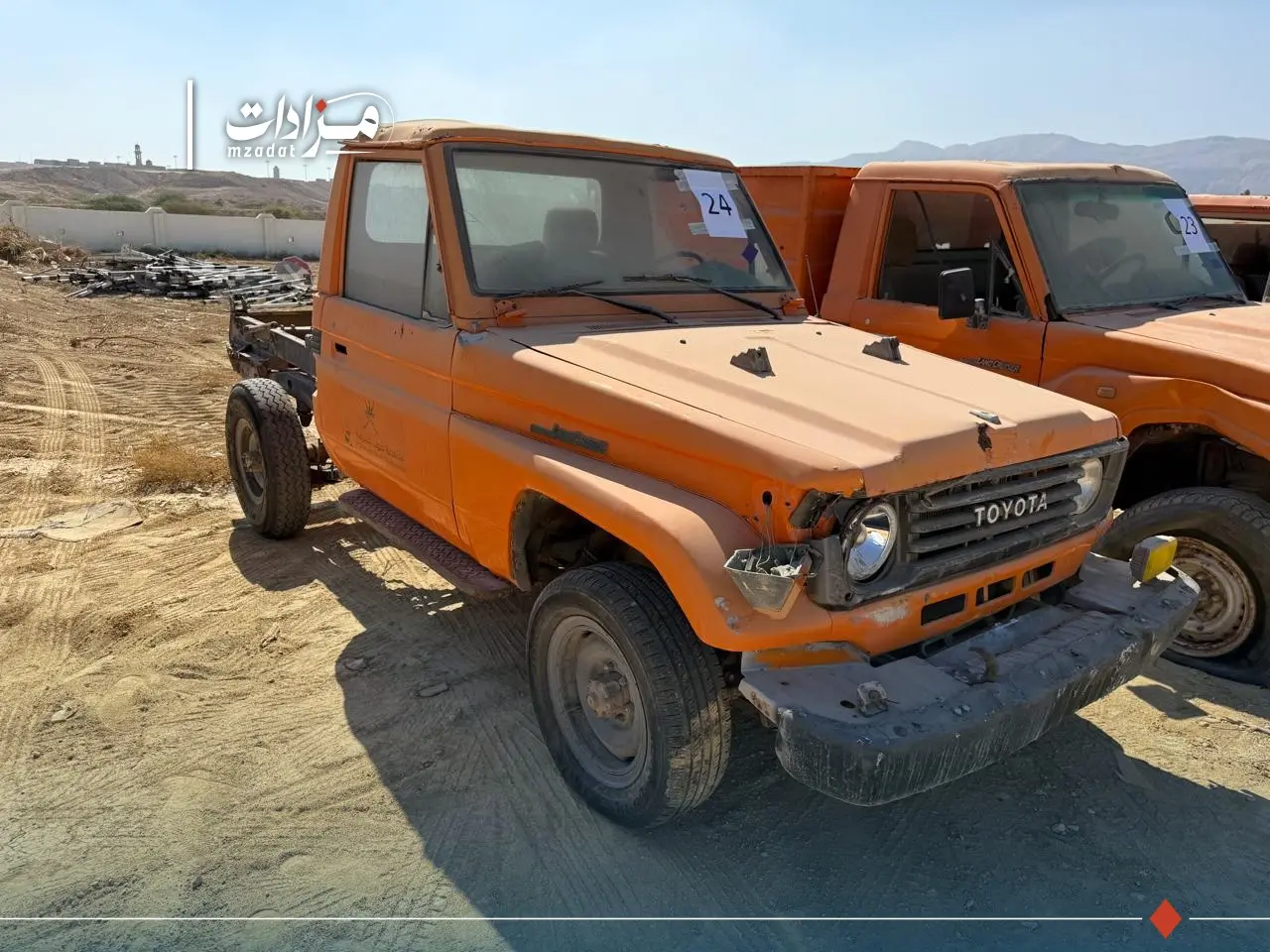24-Toyota Land Cruiser Pickup - 3