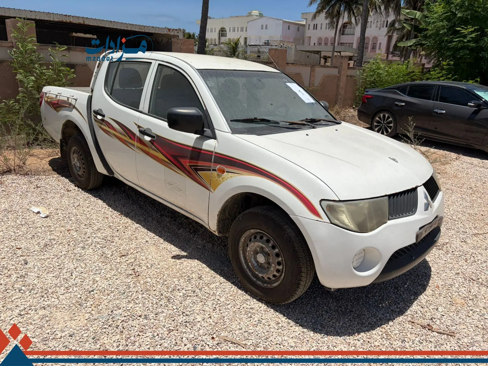 1-Mitsubishi Pickup - 2
