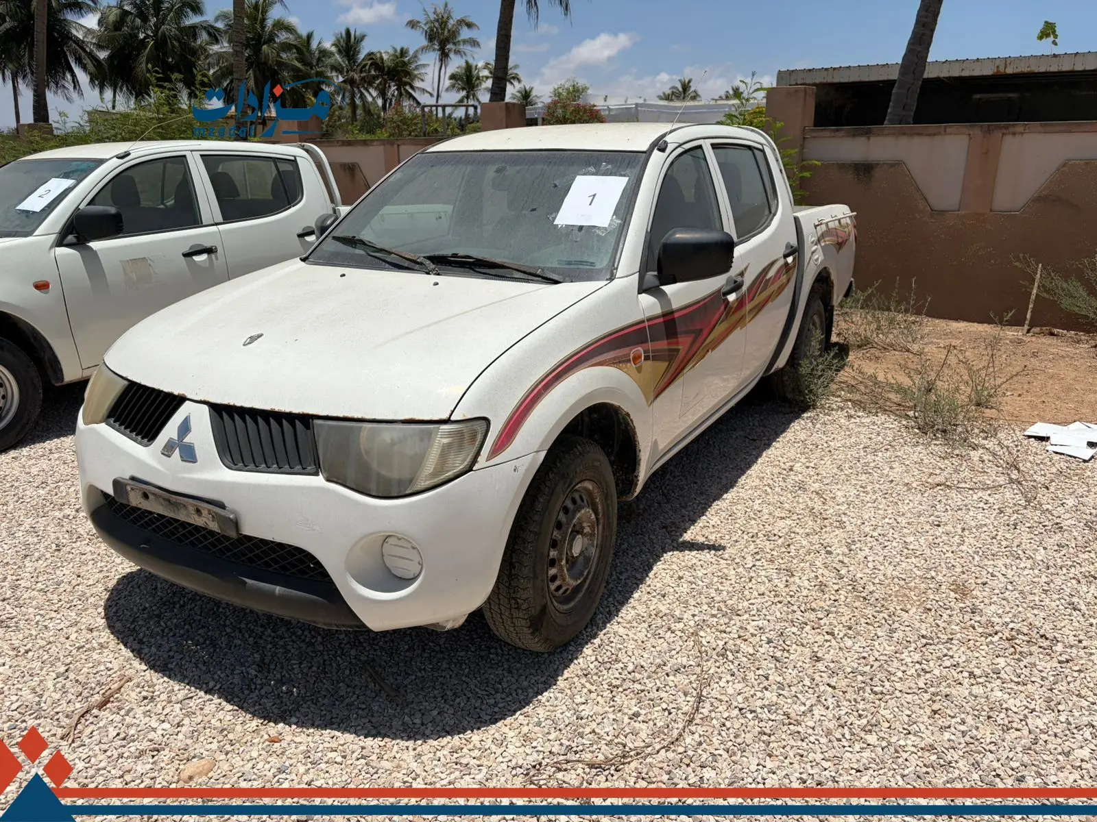 1-Mitsubishi Pickup - 3