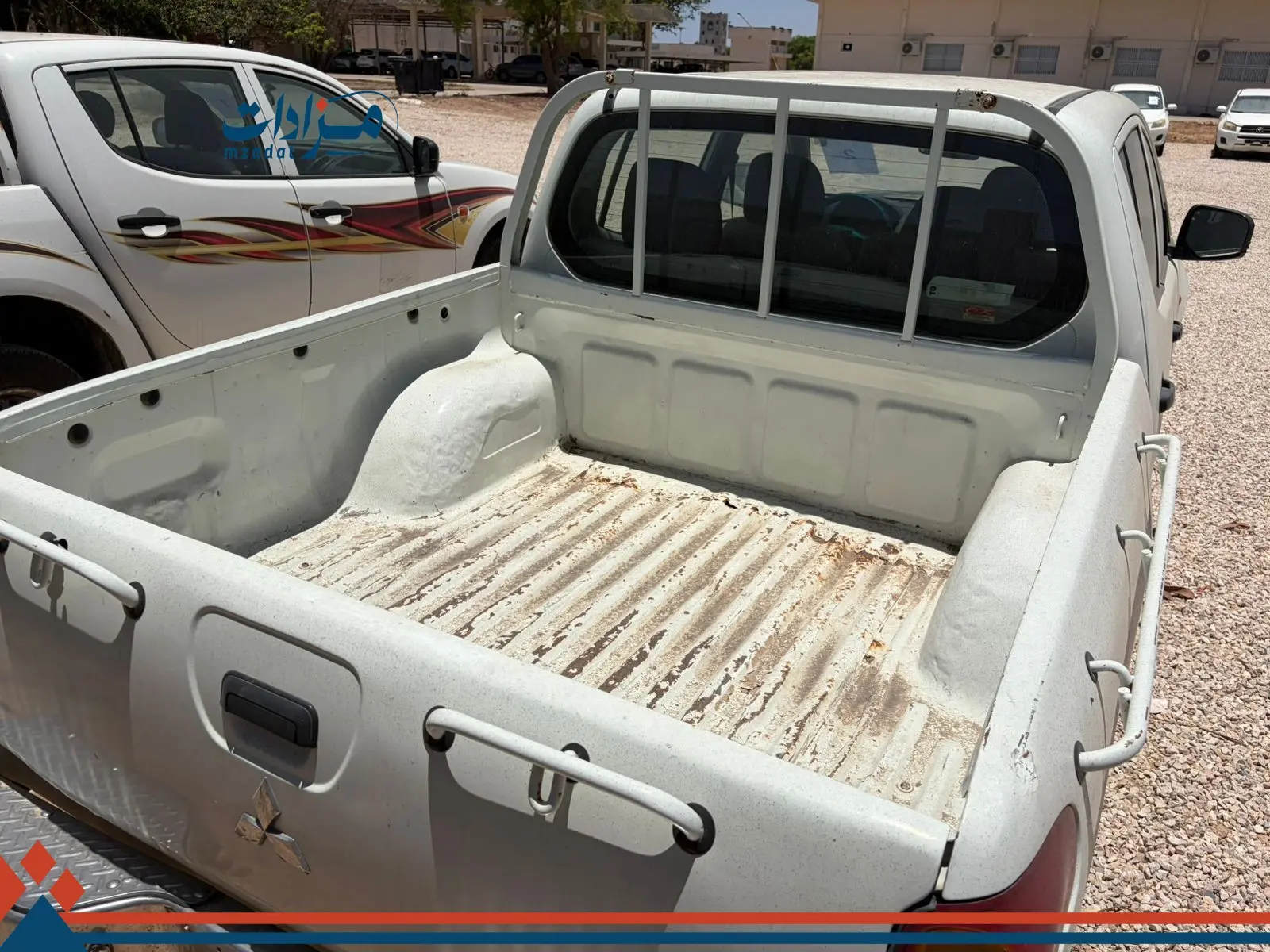 2-Mitsubishi Pickup - 2
