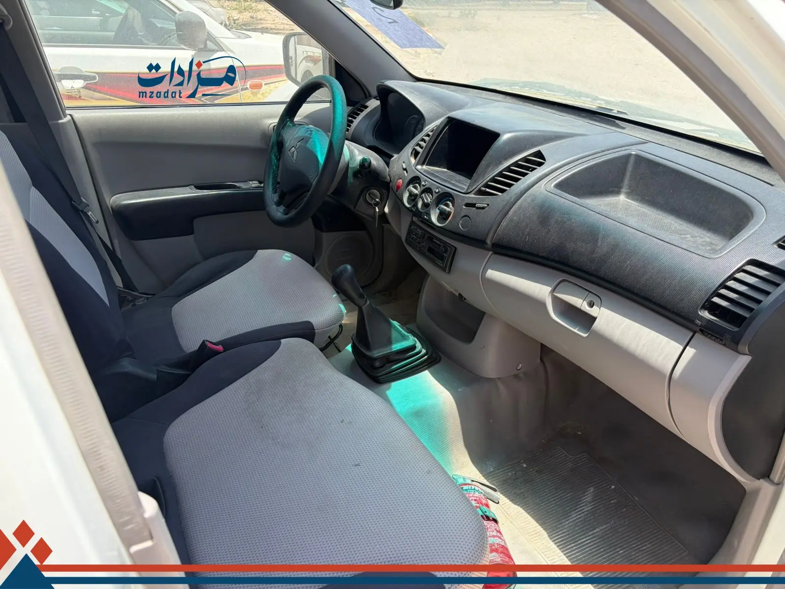 2-Mitsubishi Pickup - 6