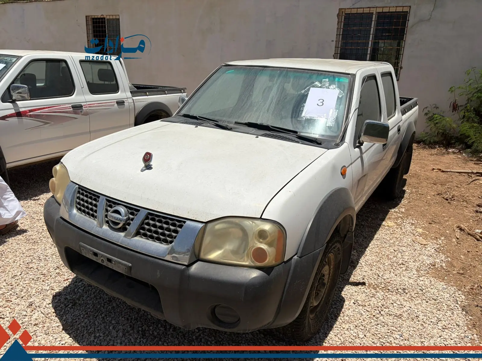 3-Nissan Pickup - 2