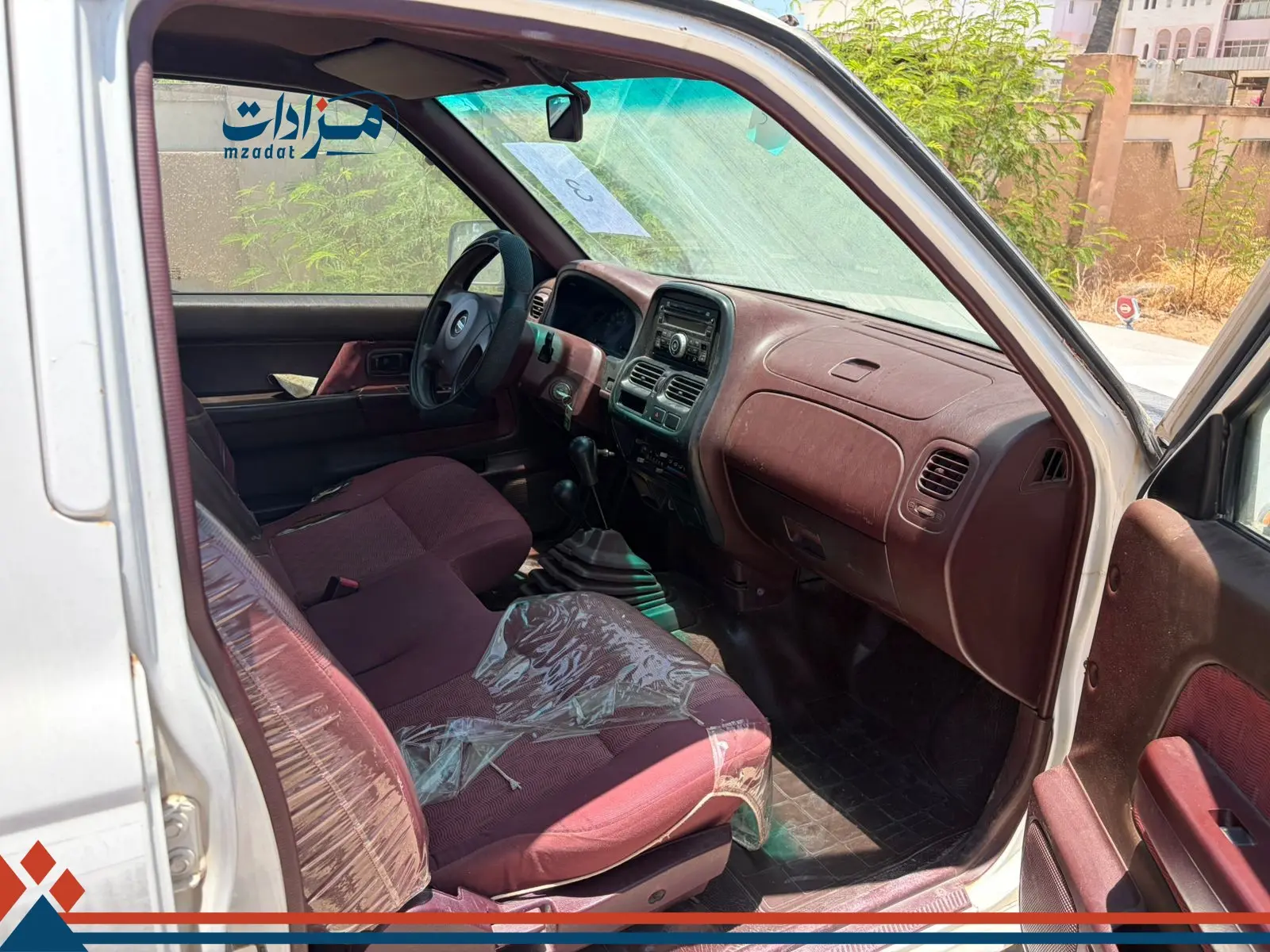 3-Nissan Pickup - 3