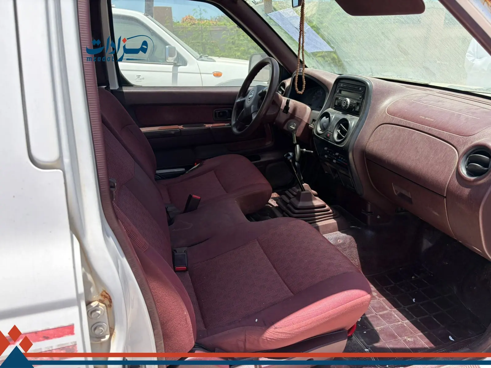 4-Nissan Pickup - 2