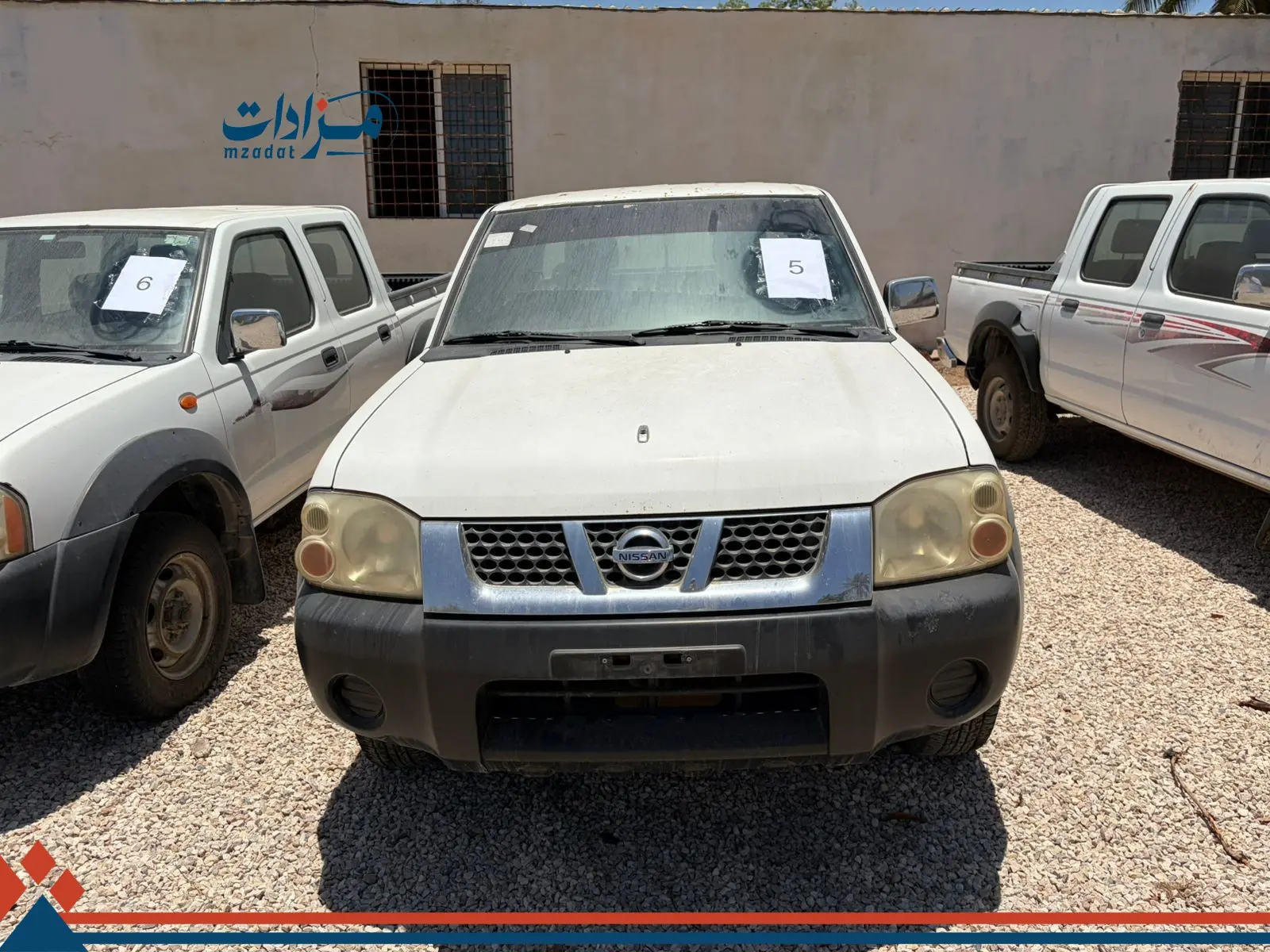5- Nissan Pickup - 2
