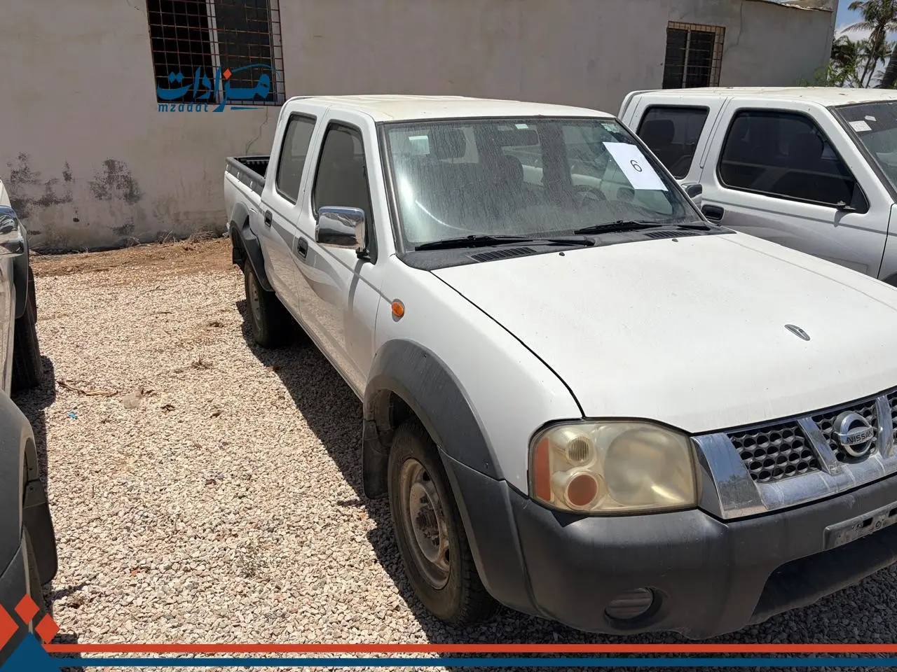 6- Nissan Pickup - 2