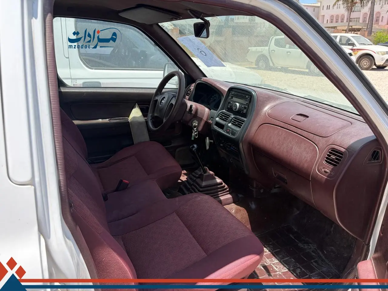 6- Nissan Pickup - 7
