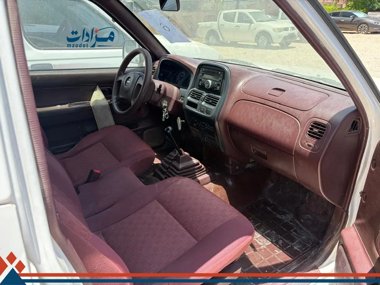 6- Nissan Pickup - 4