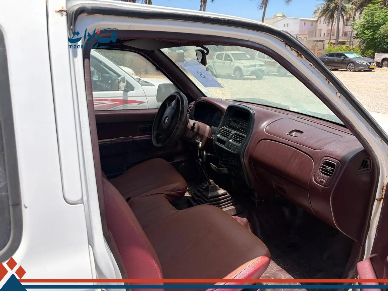 8-Nissan Pickup. - 6