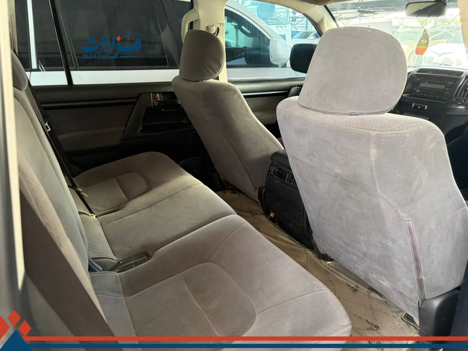 4- Toyota Land Cruiser - 6