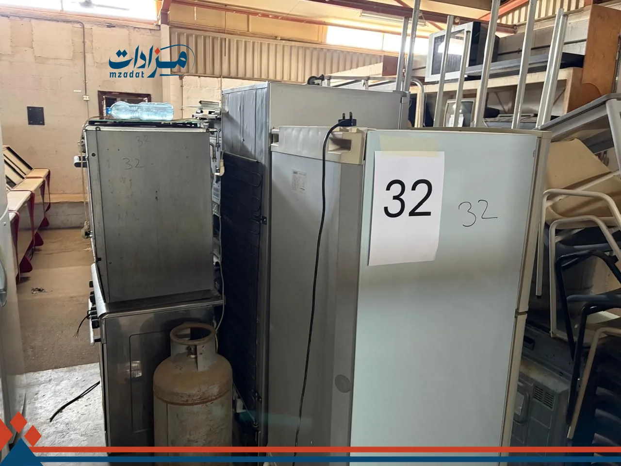32. Fridge big (2)+  Gas cooker 5 burner (1)+ Gas cooker 4 burner (3)+  Gas Cylinder(1)+ kitchen cookeris item