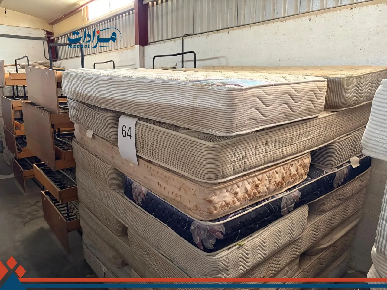 64. Single mattress(20)+Wooden bed base(10)
