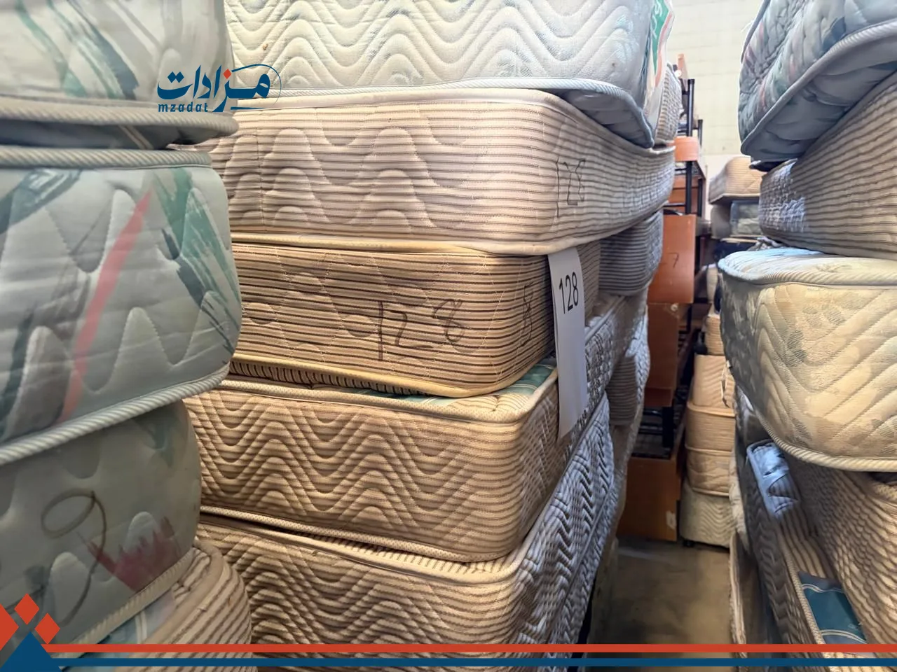 128. Single bed base(4) + Single mattress(14)