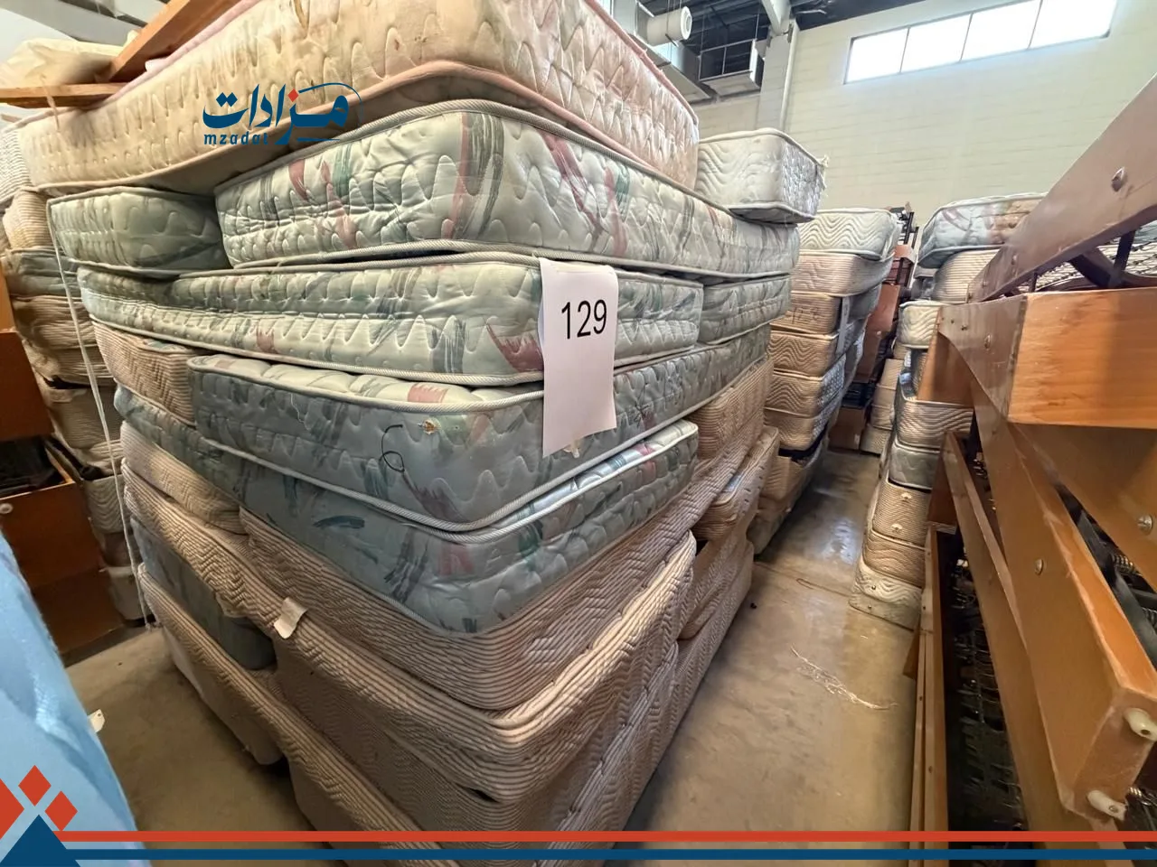 129. Single bed base(4) + single mattress(16)+single head board(6)