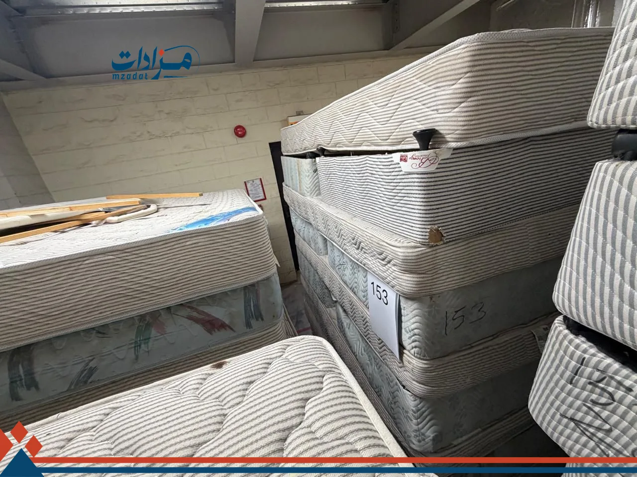 153. Single bed base(10) + Single mattress(10)