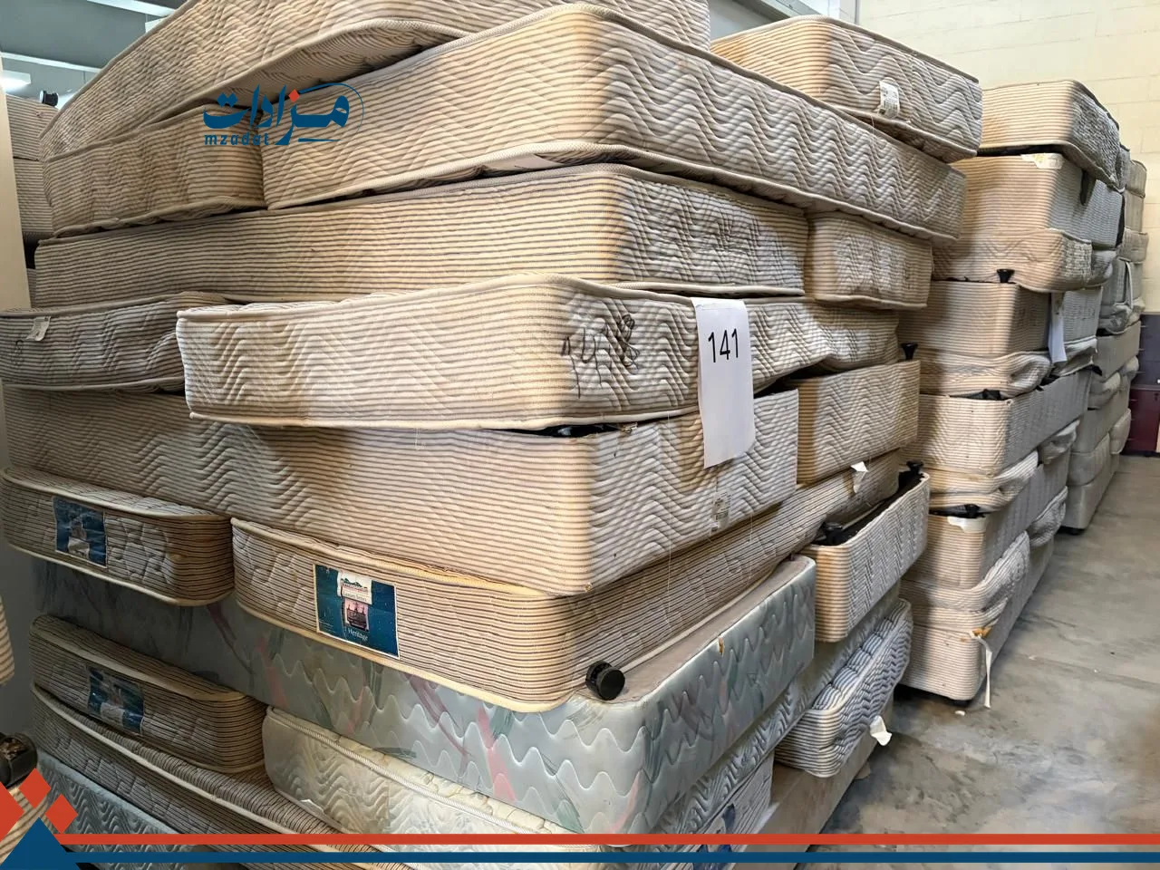 141. Single bed base(6) + single mattress(14)