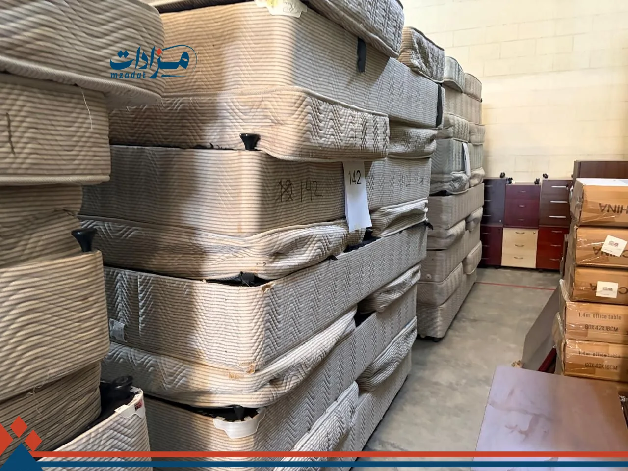 142. Single bed base(10) + single mattress(10)