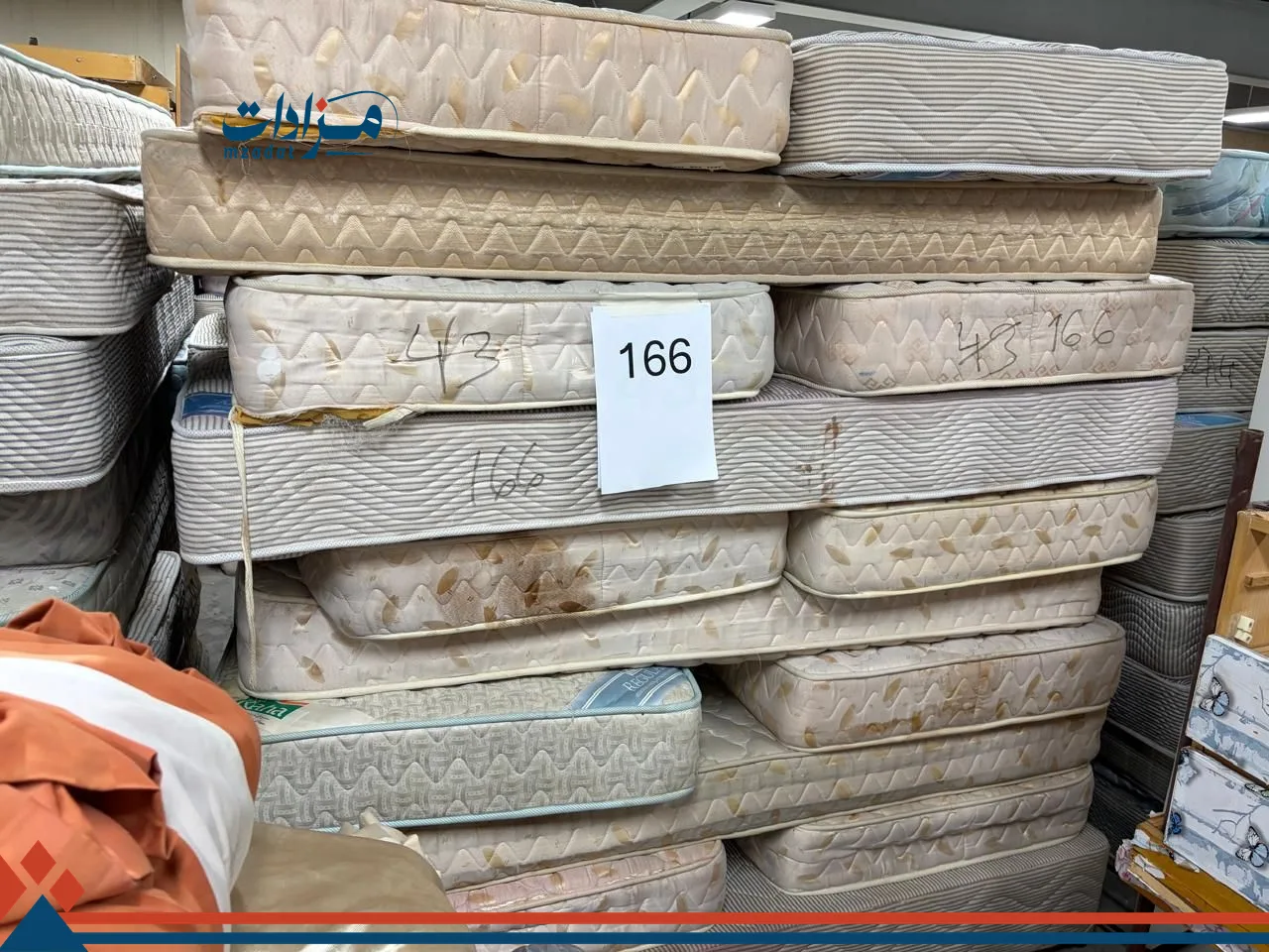 166. Single bed base(2) + Single mattress(18)