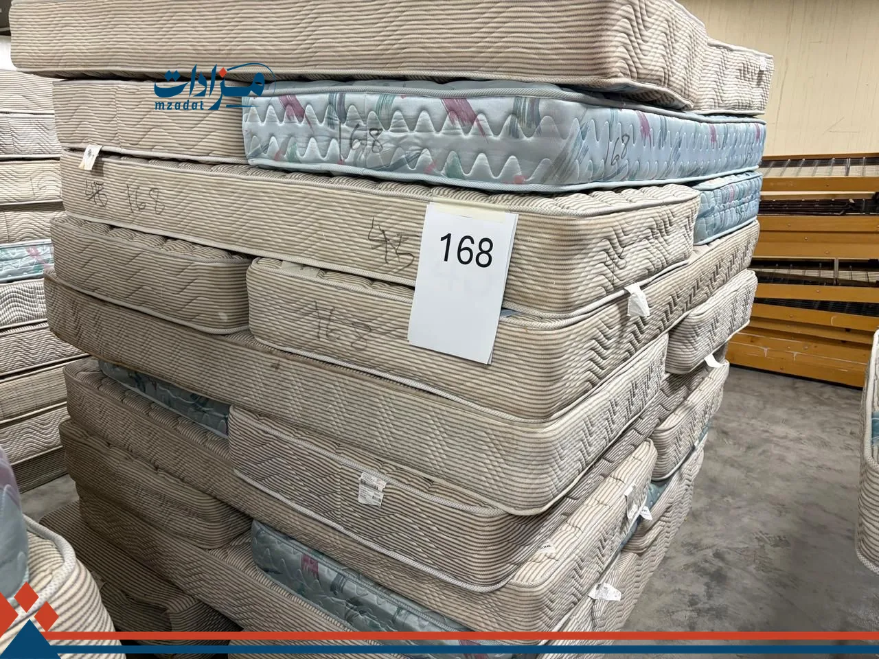 168. Single bed base(2) + Single mattress(18)