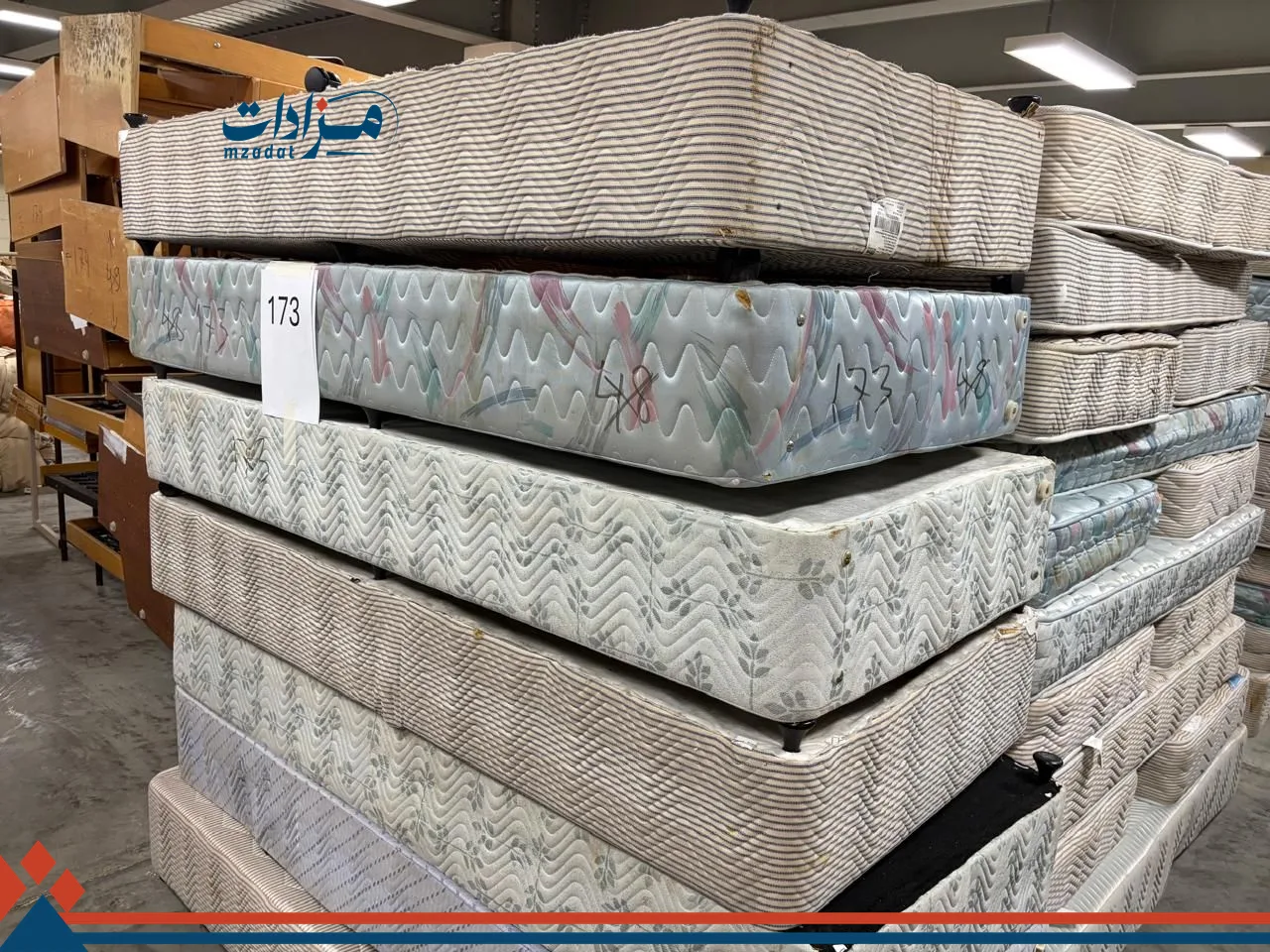 173. Curtains(500)+ Curtains Rails (500)