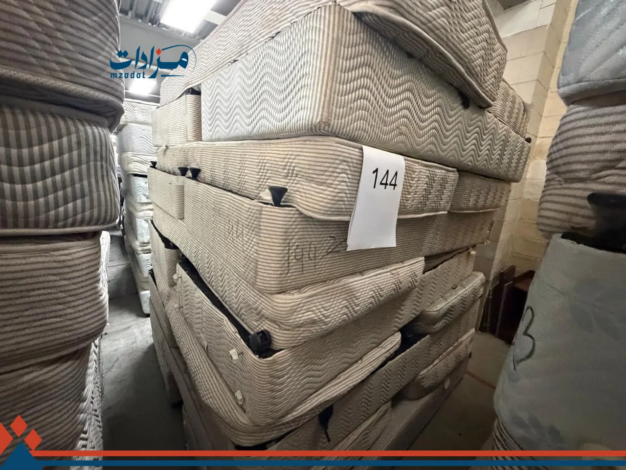 144. Single bed base(10) + single mattress(10)