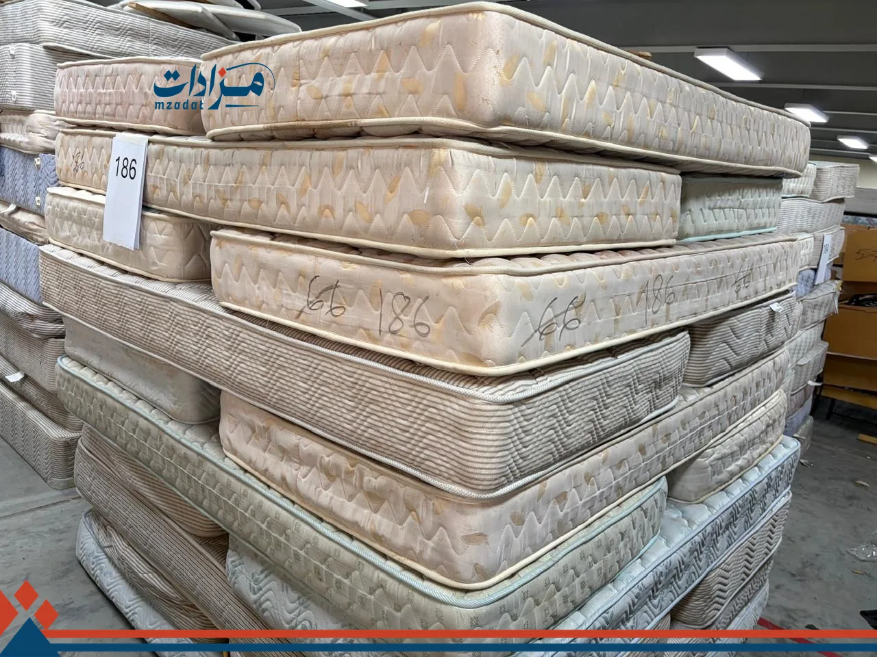 186. Single bed base(10) + single mattress(10)