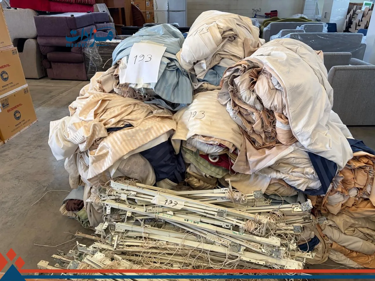 193. Curtains(350)+ Curtains Rails (350)