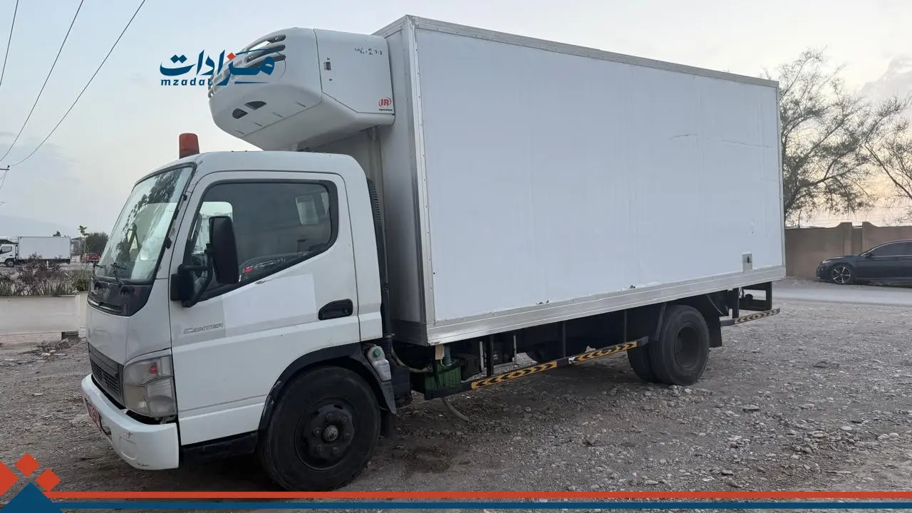 Mitsubishi Refrigerator Truck - 2